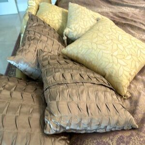 Decorative bed/ couch pillows